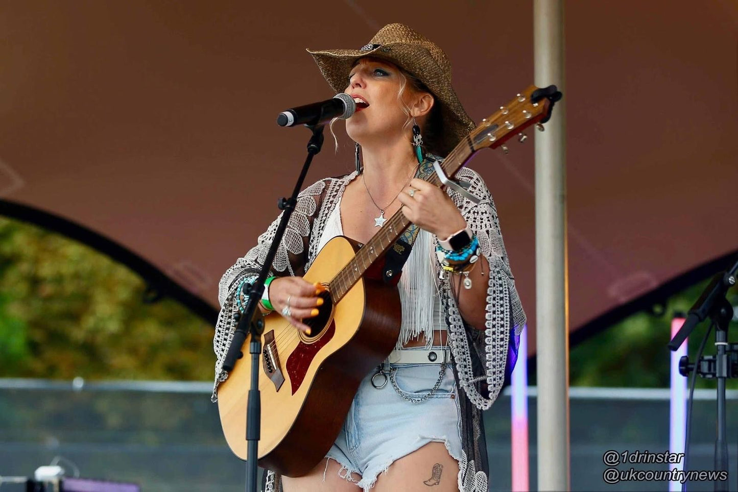 SUNDAY 16 AUGUST - COUNTRY AT THE LOUNGE - With SARAH - LOUISE ! - MJB3 PRODUCTIONS LIMITED